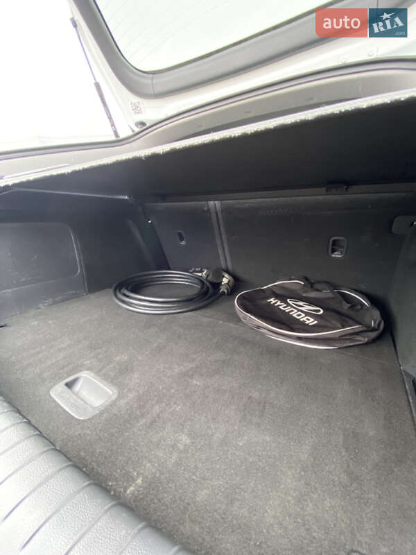 Лифтбек Hyundai Ioniq 2020 в Тернополе фото 22 Лифтбек Hyundai Ioniq 2020 в Тернополе