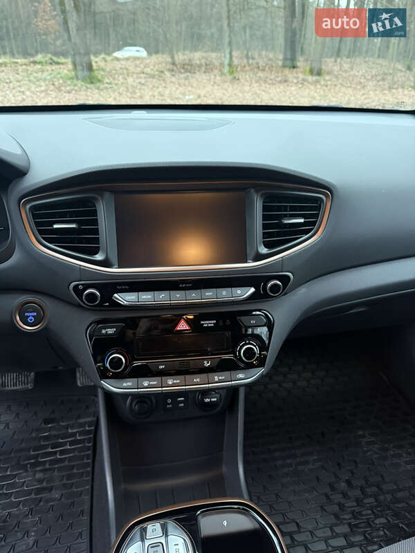 Лифтбек Hyundai Ioniq 2017 в Бродах фото 25 Лифтбек Hyundai Ioniq 2017 в Бродах