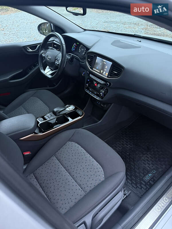 Лифтбек Hyundai Ioniq 2017 в Бродах фото 43 Лифтбек Hyundai Ioniq 2017 в Бродах