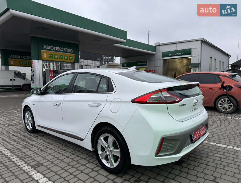Хетчбек Hyundai Ioniq 2017 в Тернополі фото 5 Хетчбек Hyundai Ioniq 2017 в Тернополі