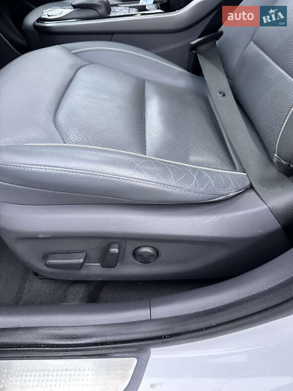 Хэтчбек Hyundai Ioniq 2019 в Староконстантинове