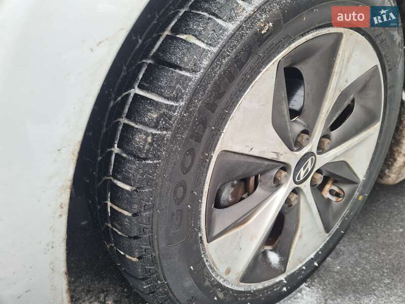 Хэтчбек Hyundai Ioniq 2017 в Виннице