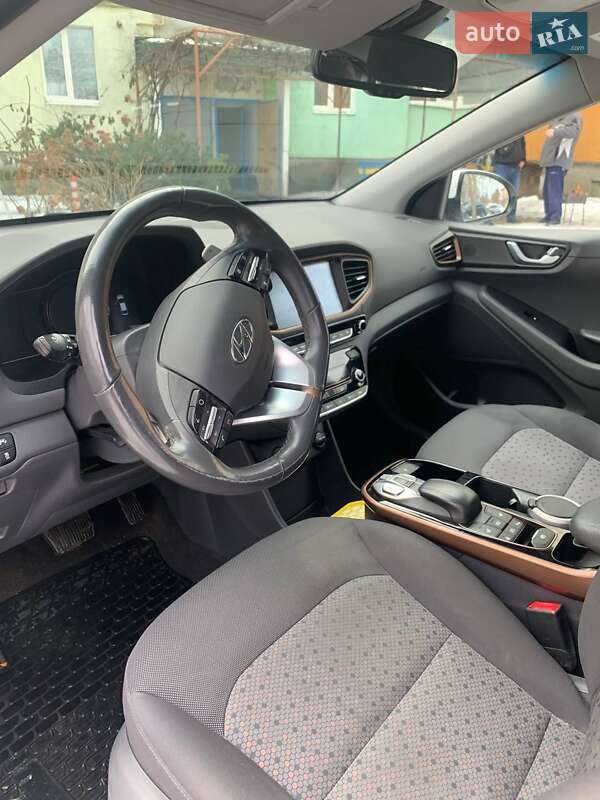 Хэтчбек Hyundai Ioniq 2017 в Полтаве