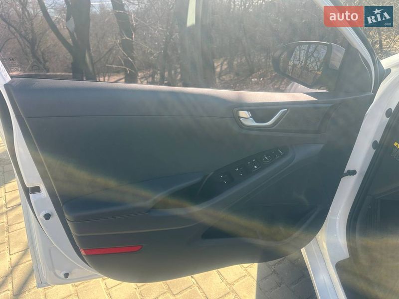 Хэтчбек Hyundai Ioniq 2017 в Одессе