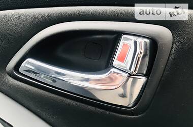 Позашляховик / Кросовер Hyundai ix35 2012 в 