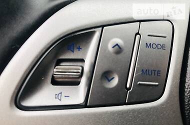 Позашляховик / Кросовер Hyundai ix35 2012 в 