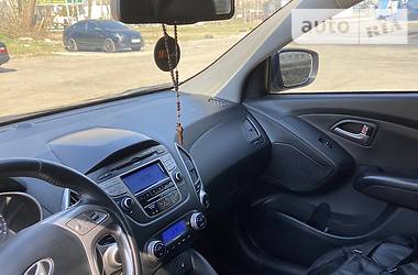 Позашляховик / Кросовер Hyundai ix35 2011 в 