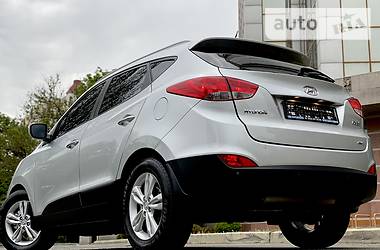 Позашляховик / Кросовер Hyundai ix35 2012 в 