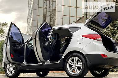 Позашляховик / Кросовер Hyundai ix35 2012 в 