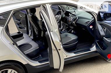 Позашляховик / Кросовер Hyundai ix35 2012 в 