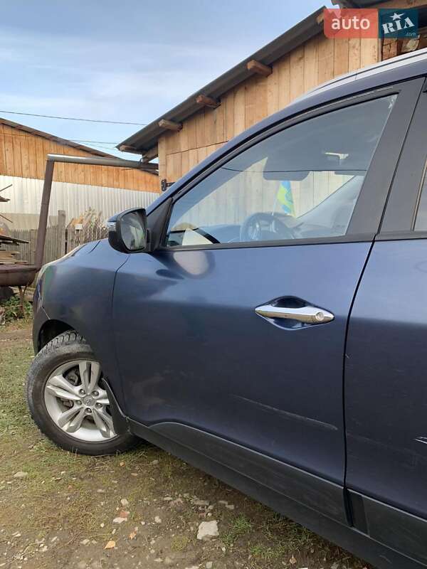 Позашляховик / Кросовер Hyundai ix35 2010 в Путилі