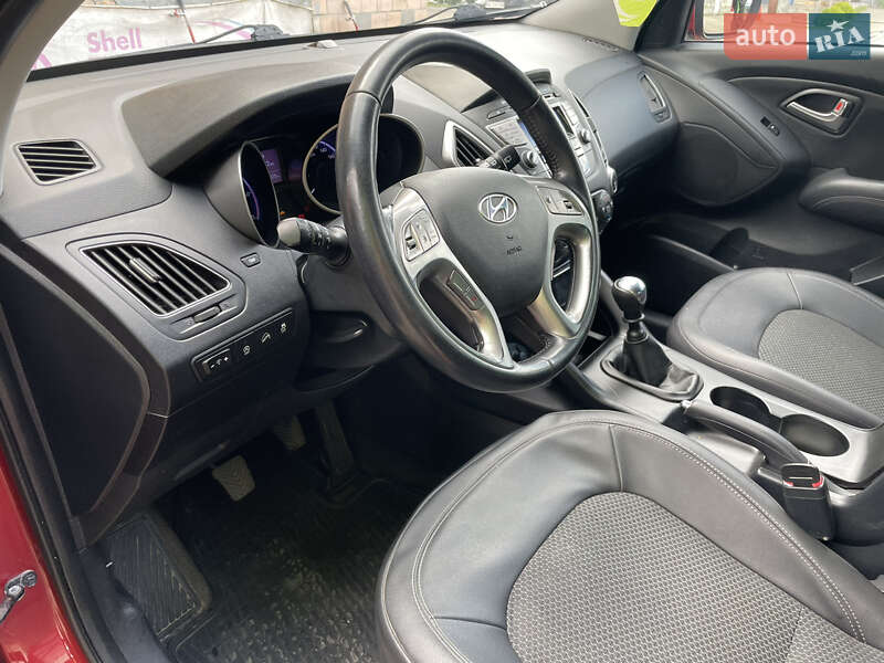 Внедорожник / Кроссовер Hyundai ix35 2010 в Золотоноше