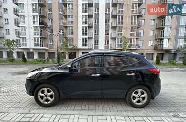 Внедорожник / Кроссовер Hyundai ix35 2010 в 