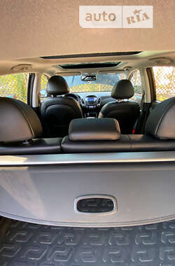 Внедорожник / Кроссовер Hyundai ix35 2011 в 