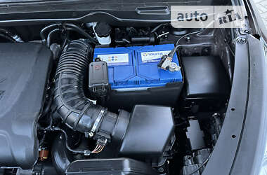 Внедорожник / Кроссовер Hyundai ix35 2011 в 