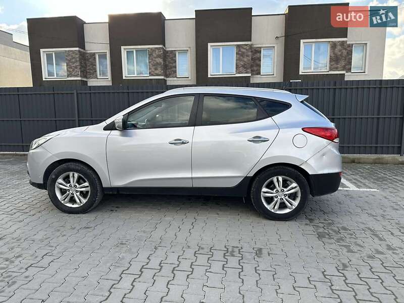 Позашляховик / Кросовер Hyundai ix35 2012 в 