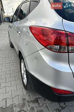 Позашляховик / Кросовер Hyundai ix35 2012 в 