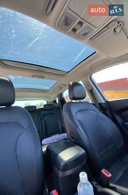 Позашляховик / Кросовер Hyundai ix35 2012 в 