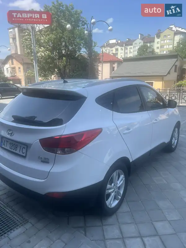 Позашляховик / Кросовер Hyundai ix35 2011 в 