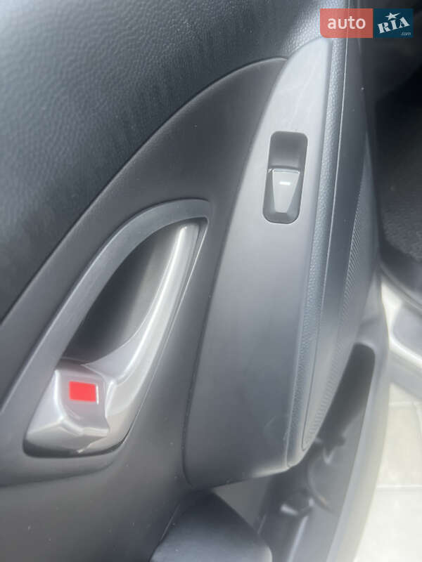 Позашляховик / Кросовер Hyundai ix35 2011 в Івано-Франківську
