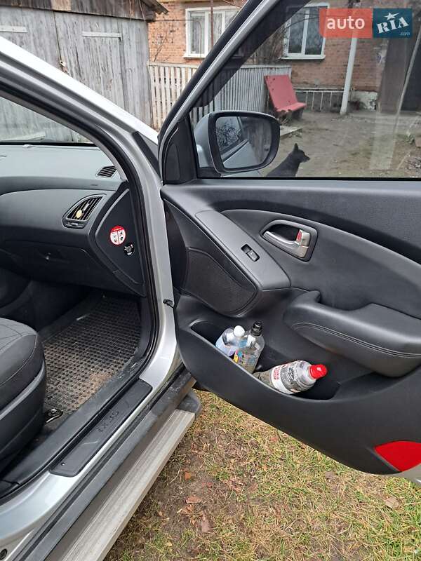 Позашляховик / Кросовер Hyundai ix35 2010 в Дніпрі