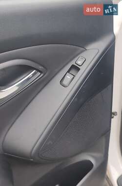 Внедорожник / Кроссовер Hyundai ix35 2013 в 