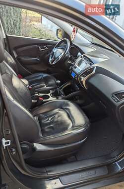 Позашляховик / Кросовер Hyundai ix35 2010 в 