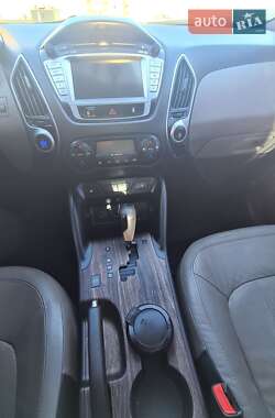 Внедорожник / Кроссовер Hyundai ix35 2011 в 