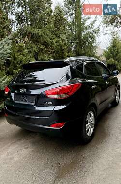 Внедорожник / Кроссовер Hyundai ix35 2011 в 