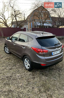 Внедорожник / Кроссовер Hyundai ix35 2011 в 