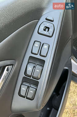 Внедорожник / Кроссовер Hyundai ix35 2011 в 