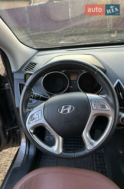 Внедорожник / Кроссовер Hyundai ix35 2011 в 