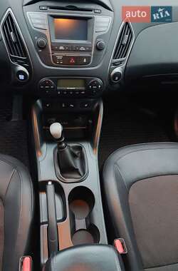 Позашляховик / Кросовер Hyundai ix35 2013 в 
