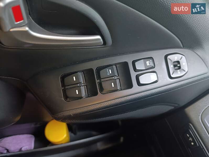 Позашляховик / Кросовер Hyundai ix35 2012 в Нововолинську