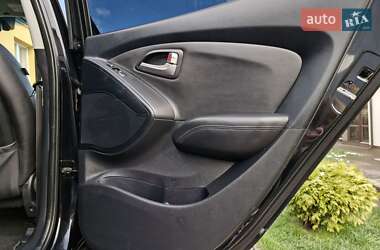 Внедорожник / Кроссовер Hyundai ix35 2012 в 