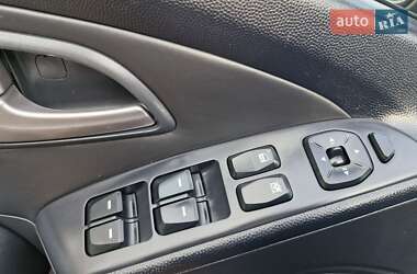 Внедорожник / Кроссовер Hyundai ix35 2012 в 