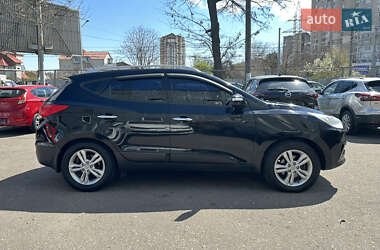 Внедорожник / Кроссовер Hyundai ix35 2010 в 