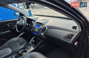 Внедорожник / Кроссовер Hyundai ix35 2010 в 