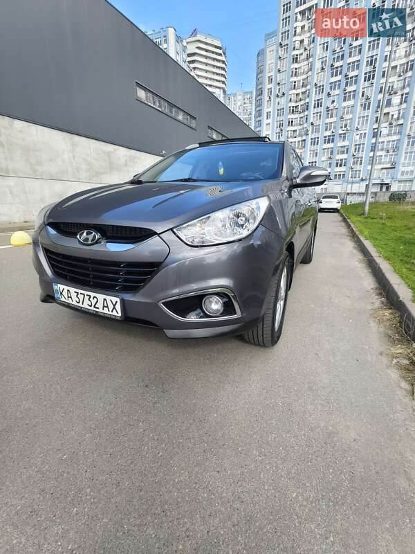 Внедорожник / Кроссовер Hyundai ix35 2011 в 