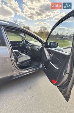 Внедорожник / Кроссовер Hyundai ix35 2011 в 