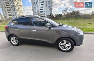 Внедорожник / Кроссовер Hyundai ix35 2011 в 
