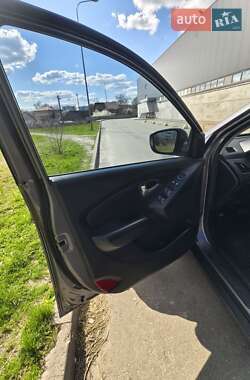 Внедорожник / Кроссовер Hyundai ix35 2011 в 