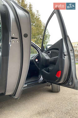 Внедорожник / Кроссовер Hyundai ix35 2013 в 