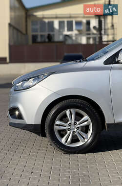 Внедорожник / Кроссовер Hyundai ix35 2011 в 