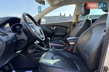 Внедорожник / Кроссовер Hyundai ix35 2011 в 