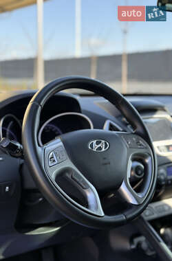 Внедорожник / Кроссовер Hyundai ix35 2011 в 