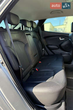 Внедорожник / Кроссовер Hyundai ix35 2011 в 