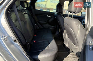 Внедорожник / Кроссовер Hyundai ix35 2011 в 