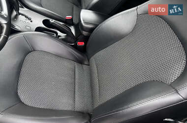 Внедорожник / Кроссовер Hyundai ix35 2011 в 