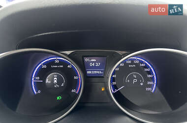 Внедорожник / Кроссовер Hyundai ix35 2011 в 